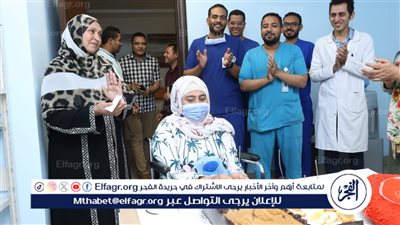 بالصور.. طفله تحتفل بعيد ميلادها داخل مستشفى أورام الأقصر
