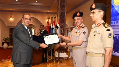 الفريق أحمد خليفة رئيس أركان حرب القوات المسلحة يشهد فعاليات اليوم العلمى للكلية الفنية العسكرية 