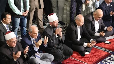 وزير الأوقاف يؤدي صلاة الجمعة من مسجد الإمام الحسين 