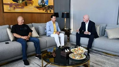 مدبولى وصبحى يرحبان برئيس الاتحاد الدولى لكرة القدم لتواجده بمصر لقضاء عطلته الصيفية