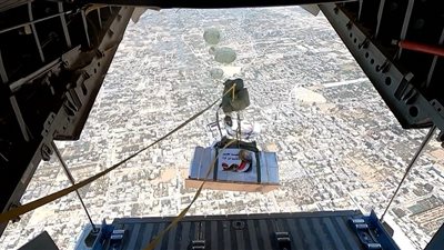 إستمرارًا لتوجيهات الرئيس السيسي.. مصر تواصل أعمال الإسقاط الجوى للمساعدات الإنسانية على قطاع غزة