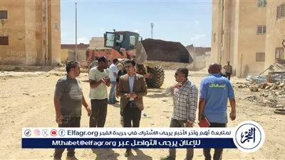 نائب محافظ مطروح يتابع حملة نظافة بمنطقة الكيلو 7