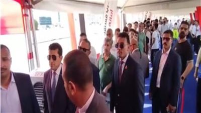 وزير الشباب والرياضة يدلي بصوته في انتخابات مجلس الشيوخ بالشروق