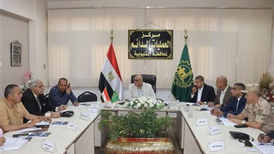 محافظ القليوبية يتابع سير انتخابات مجلس الشيوخ من غرفة العمليات الرئيسية