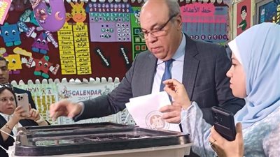 وزير الطيران المدني يدلي بصوته في انتخابات مجلس الشيوخ 2025