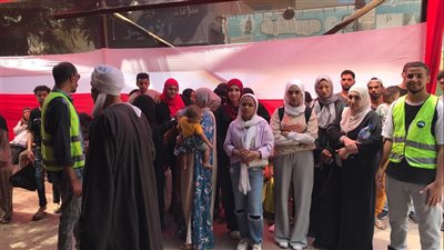 رغم ارتفاع درجات الحرارة.. إقبال كثيف من المواطنين بالجيزة على لجان انتخابات مجلس الشيوخ (صور)