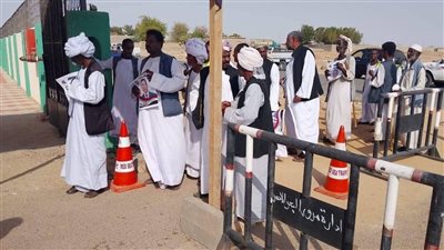 توافد الناخبين للتصويت في انتخابات مجلس الشيوخ بحلايب وشلاتين