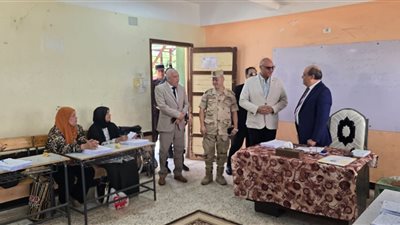 محافظ القليوبية يتابع سير انتخابات مجلس الشيوخ في يومها الأول - صور