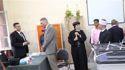  محافظ أسوان يشارك عدد من الرموز الدينية فى لجنة العقاد الثانوية للتوعية بأهمية المشاركة