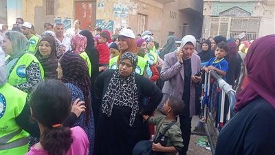 زحام أمام لجان انتخابات مجلس الشيوخ بشبين القناطر - صور