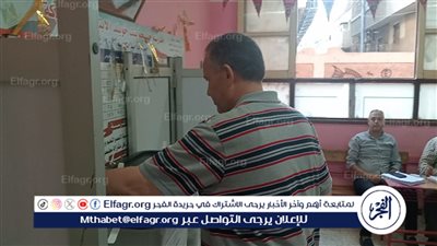 وكيل تعليم أسيوط يدلى بصوته فى انتخابات مجلس الشيوخ بمدرسة خديجة بنت خويلد الابتدائية بحى شرق 