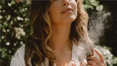 تحذير من استخدام العطور قبل التعرض للشمس