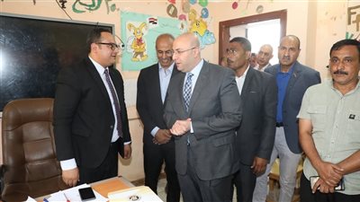 محافظ بني سويف يتفقد عدد من اللجان في ثاني أيام التصويت بانتخابات مجلس الشيوخ