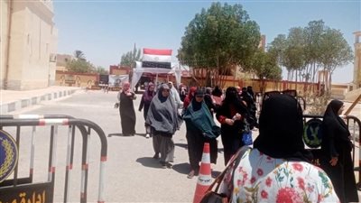 السيدات تتقدم طوابير الناخبين في انتخابات مجلس الشيوخ 2025 بجنوب سيناء