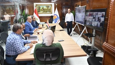 محافظ قنا يتابع غلق اللجان وبداية فرز الأصوات في ختام انتخابات الشيوخ 2025 