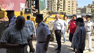 محافظ القليوبية يقود حملة إشغالات مكبرة بشارع 15 مايو بمحور العصار