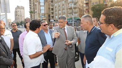 محافظ الجيزة يستجيب لطلب مواطن خلال جولته في حي جنوب