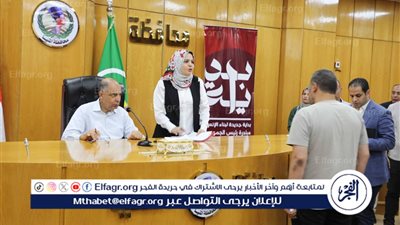 محافظ المنيا يستمع لمطالب المواطنين ويوجّه بدعم الحالات الإنسانية