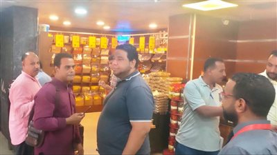 حملات تفتيشية بأسوان على المنشآت التجارية لضبط الأسواق وتأمين بيئة العمل