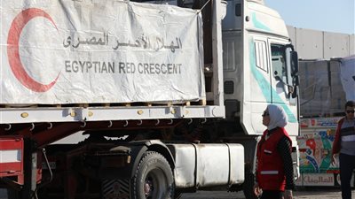 المديرة التنفيذية للهلال الأحمر المصري تتفقد المراكز اللوجستية بالعريش وتبحث تعزيز التعاون مع محافظة شمال سيناء