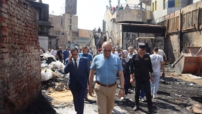 محافظ القليوبية يوجه بخطة شاملة لتأمين منطقة حريق شبرا الخيمة وإزالة جميع الأكشاك 