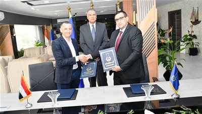 محافظ أسوان يشهد مراسم توقيع بروتوكول التعاون بين المحافظة والمعهد القومى للإتصالات 