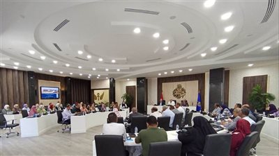 اجتماع تنسيقي للسكرتير العام المساعد بأسوان بشأن مشروع القطار الكهربائى السريع 