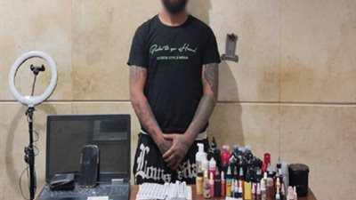 القبض على بلوجر شهير بتهمة رسم أوشام بصورة خادشة للحياء