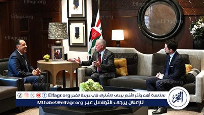 عاجل- عاهل المملكة الأردنية الهاشمية يستقبل رئيس الوزراء بالديوان الملكي بالحسينية