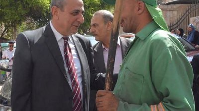 محافظ الغربية يصدر قرارًا بوقف العمل الميداني لعمال النظافة وقت ذروة الحرارة حفاظًا على سلامتهم