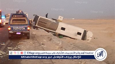 محافظ اسيوط يتابع حالة المصابين بحادث تصادم أتوبيس ركاب ونصف نقل بطريق البحر الأحمر
