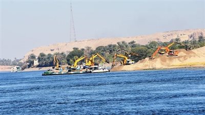 محافظ أسوان يحذر بوقف ترخيص أى فندق عائم فى حالة تسريب أى مواد ملوثة لمياه النيل