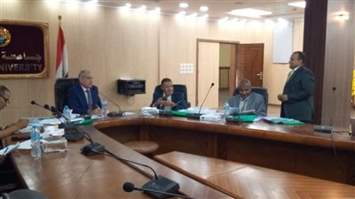انعقاد لجنة اختيار عميد كلية العلوم بجامعة أسوان