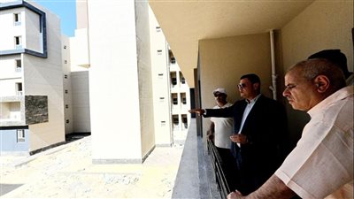 وزير الإسكان يتفقد مشروع 