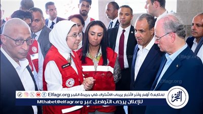 وزير الخارجية ورئيس الوزراء الفلسطيني يزوران مركز الإمداد الغذائي 