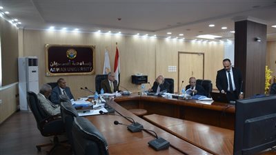 لجنة بجامعه اسوان لاختيار عميد كلية الطب البيطري