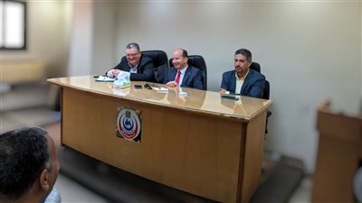 وكيل صحة الدقهلية خلال اجتماعه مع مديرى الإدارات: يؤكد التعامل بروح القانون أساس النجاح
