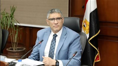 محافظ الجيزة يجازي مسؤولين بإدارات التنظيم والمرافق والمتابعة والإشغالات بحي الهرم لتقاعسهم عن تنفيذ إزالة لمخالفات بناء بفيصل