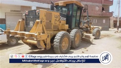 حملات مكبرة لرفع المخلفات وتمهيد شوارع بقرى مركز الفتح فى أسيوط 