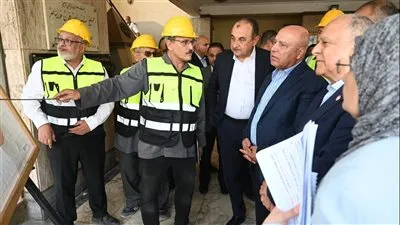 وزير الصناعة: توجيهات فخامة الرئيس السيسي تؤكد دائمًا على مراعاة البعد الاجتماعي للعمال والمهندسين والحفاظ عليهم وعلى أسرهم وعلى ثروة مصر العقارية والصناعية