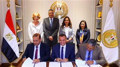 وزيرة التنمية المحلية ومحافظ أسوان يشهدون توقيع بروتوكول تعاون لتنفيذ مشروع المركز النموذجي المتكامل لتصنيع وتعبئة وتجارة التمور