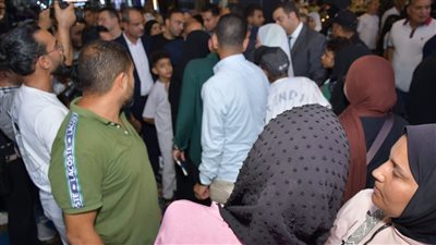 الأسعار تبدأ من 1 جنيه.. محافظ بورسعيد يفتتح أول معرض للأدوات المدرسية في مصر