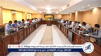 محافظ الفيوم ووفد من مجلس الوزراء يبحثان معدلات تنفيذ وتسليم مشروعات 