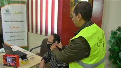 تسليم 16 جهازًا تعويضيًا وسماعات طبية لذوي الهمم بالغربية