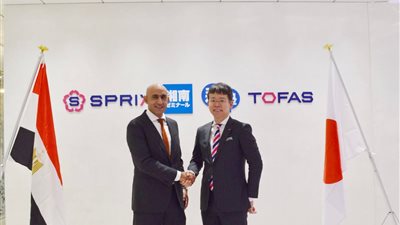 وزير التعليم يتسلم النسخة الأولى من كتاب الرياضيات المطور للصف الأول الابتدائي خلال ورشة عمل مع 