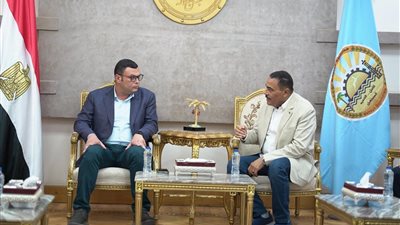 وزير الإسكان يتابع موقف عدد من المشروعات بمطروح