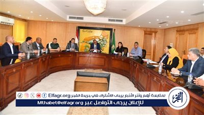 محافظ الفيوم يبحث آليات تعظيم الاستفادة من أراضي جنوب بحيرة قارون