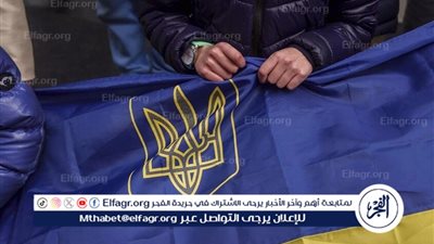 مراهقون أوكرانيون يرفعون علم ألمانيا النازية في زابوروجيه