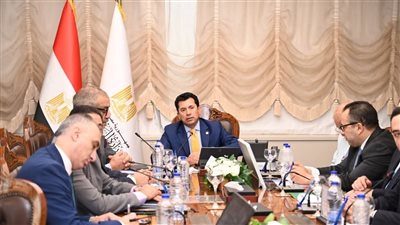 تعديلات قانون الرياضة|بعد تصديق فخامة الرئيس على قانون الرياضة الجديد.. وزير الشباب والرياضة يجتمع بمديري المديريات واللجنة القانونية لوضع الآليات التنظيمية للتنفيذ