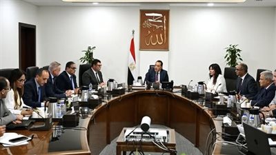 مدبولي يبحث مع وزراء حكومته مشروعات تحلية مياه البحر لتأمين احتياجات مصر المائية